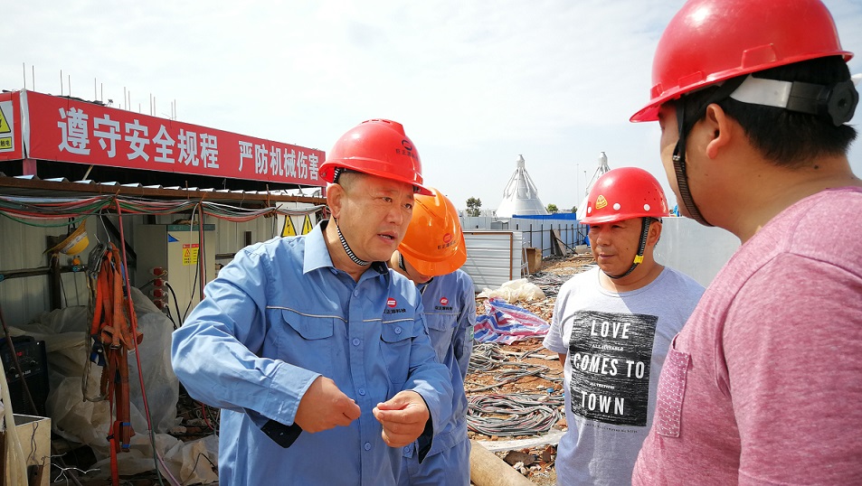 2018年5月2日，股份公司副總裁黃鐵民對科技公司項目現場進行安全檢查.jpg